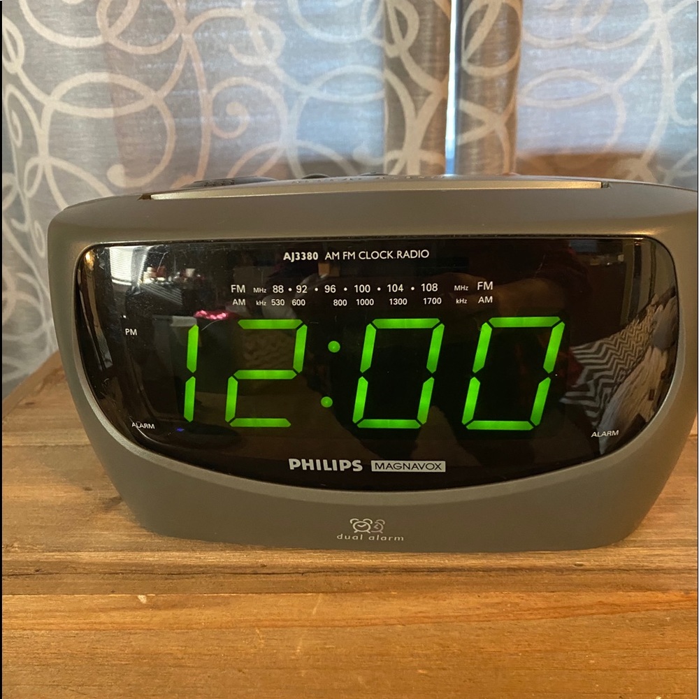 Phillips Magnavox large display alarm clock